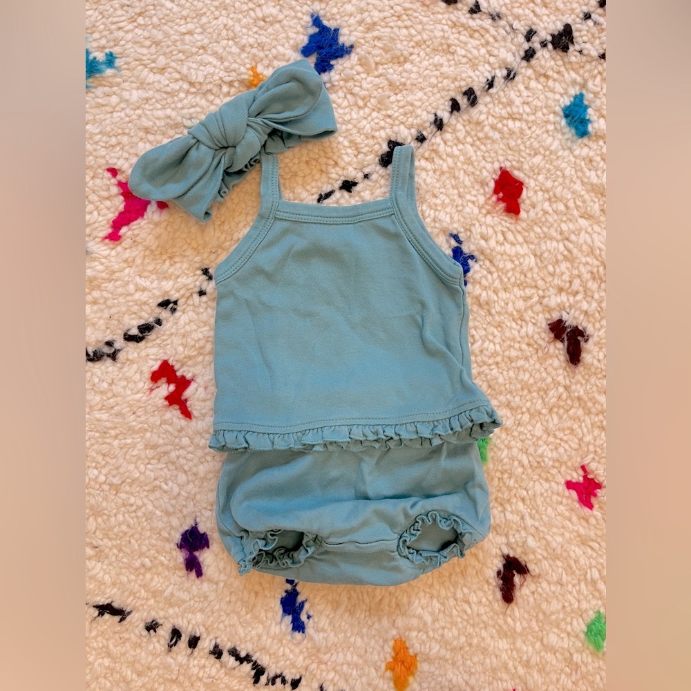 SOLD Kate Quinn 3 Piece Bundle: Top, Shorts & Bow (S 3-6m)
